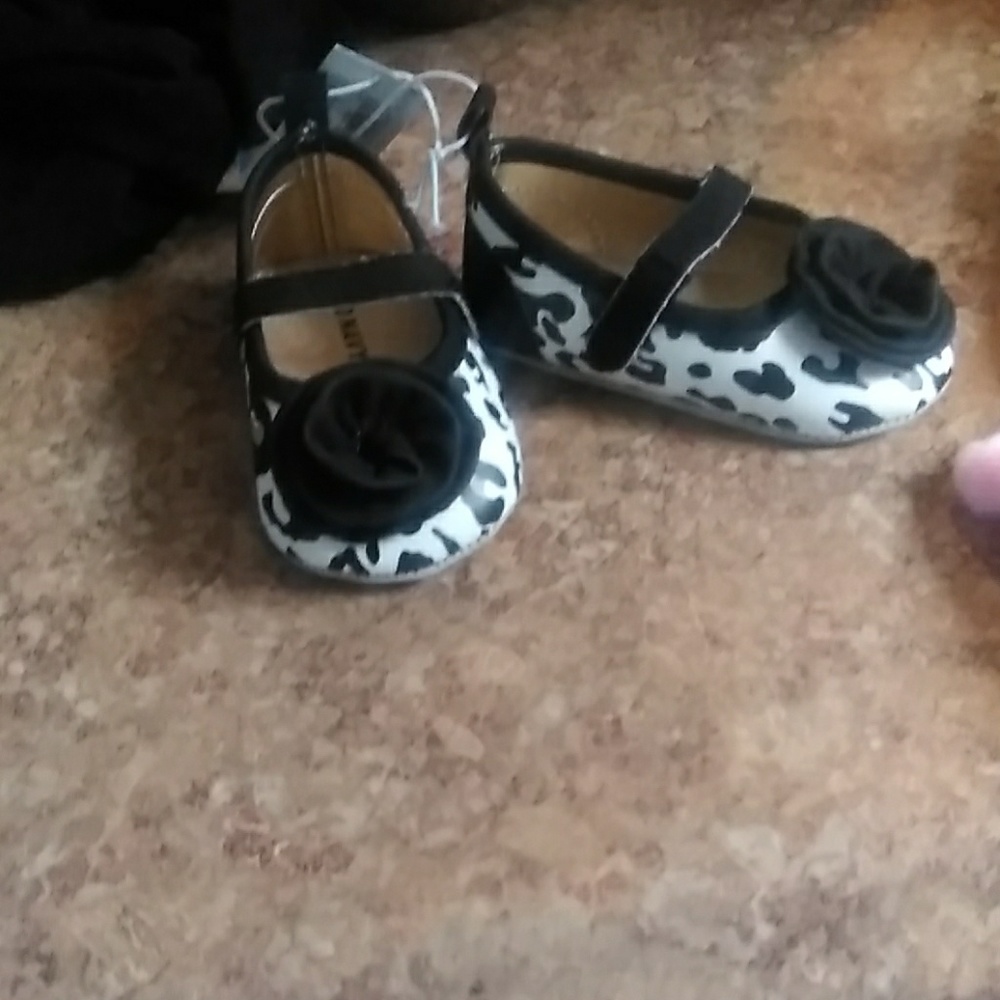 shoes - Picture 2 of 3